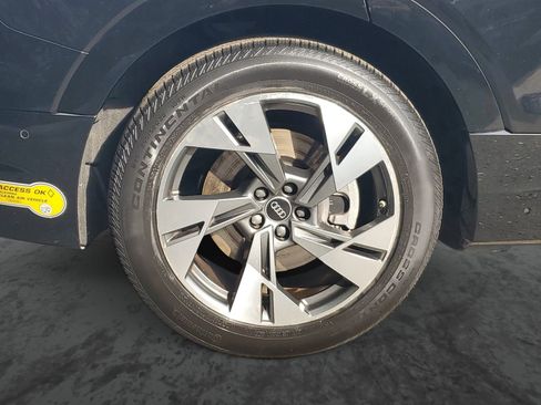 Used 2022 Audi e-tron Prestige image 6