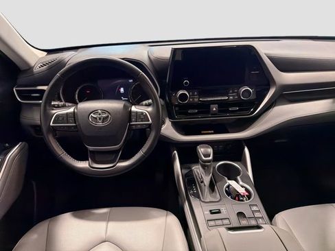 Used 2023 Toyota Highlander XLE AWD/4WD image 20