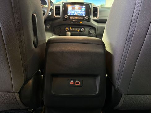 Used 2024 Nissan Frontier SV image 28