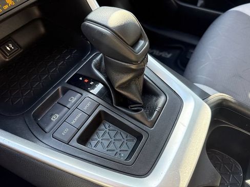 Used 2019 Toyota RAV4 XLE w/ All Weather Liner Package FWD image 26