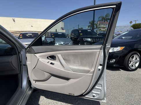 Used 2009 Toyota Camry FWD image 16