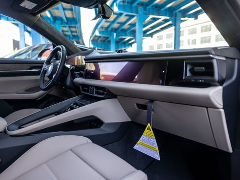 New 2026 Porsche Macan Turbo Electric image 33