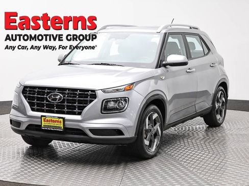 Used 2023 Hyundai Venue SEL image 1