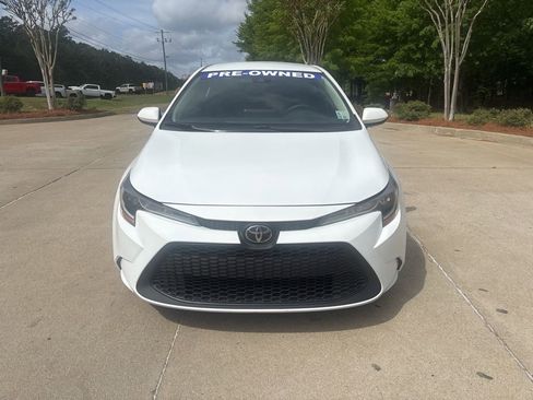 Used 2022 Toyota Corolla LE image 2