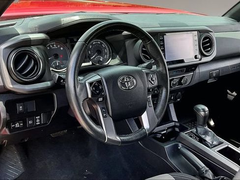 Used 2022 Toyota Tacoma TRD Off-Road w/ Technology Package AWD/4WD image 16