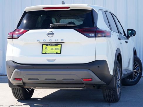 Used 2023 Nissan Rogue S image 4