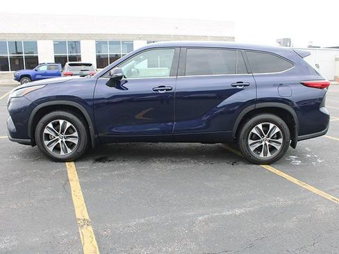 Used 2022 Toyota Highlander XLE image 7