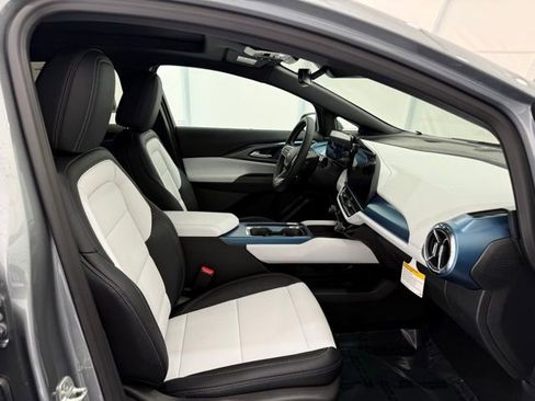 New 2026 Chevrolet Equinox EV LT image 20