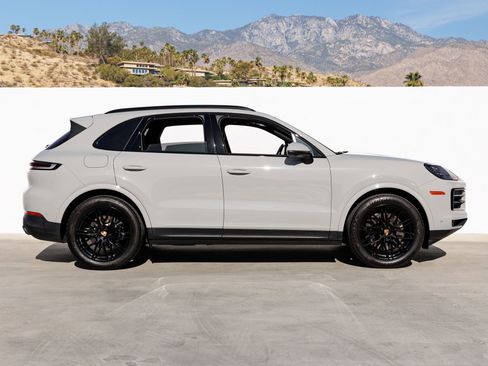 Certified 2024 Porsche Cayenne AWD/4WD image 8