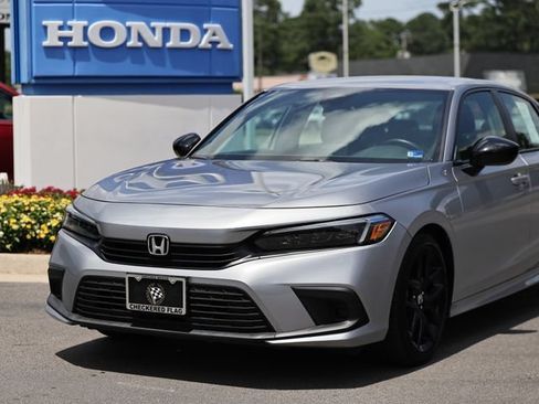Used 2023 Honda Civic Sport image 2
