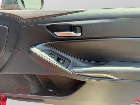 Used 2019 Toyota Avalon XLE w/ Moonroof Package image 17