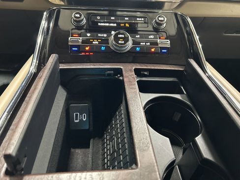 Used 2022 Lincoln Navigator Reserve image 26