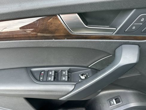 Used 2019 Audi Q5 2.0T Premium Plus w/ Premium Plus Package image 11