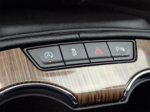 Used 2022 GMC Acadia SLE w/ Driver Convenience Package image 25