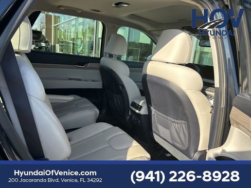 Used 2021 Hyundai Palisade SEL w/ Premium Package image 11