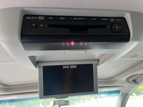 Used 2009 Toyota Sienna XLE image 19