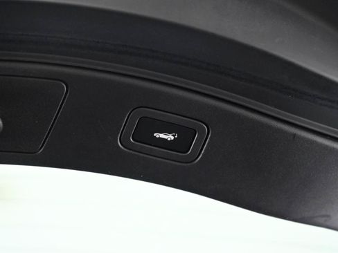 Used 2015 Jaguar F-TYPE R RWD image 37