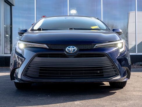 Used 2024 Toyota Corolla LE image 2