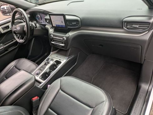 Used 2020 Ford Explorer XLT w/ Equipment Group 202A image 25