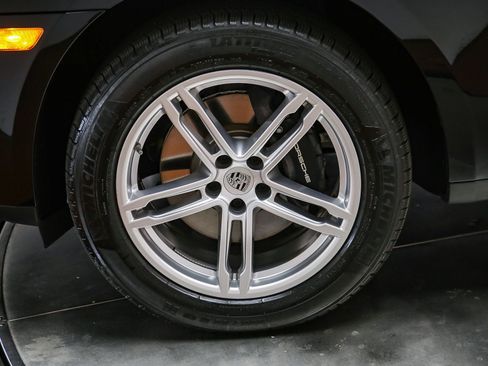 Certified 2025 Porsche Macan AWD/4WD image 13