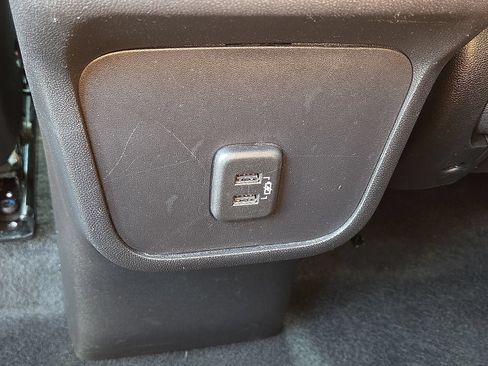 Used 2024 Chevrolet Equinox LT FWD image 16