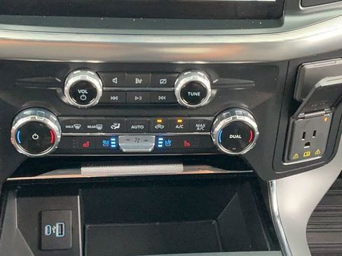 Used 2022 Ford F150 Lariat image 23