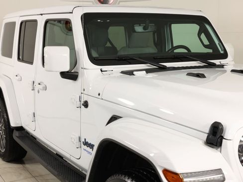 Used 2022 Jeep Wrangler Unlimited Sahara image 38