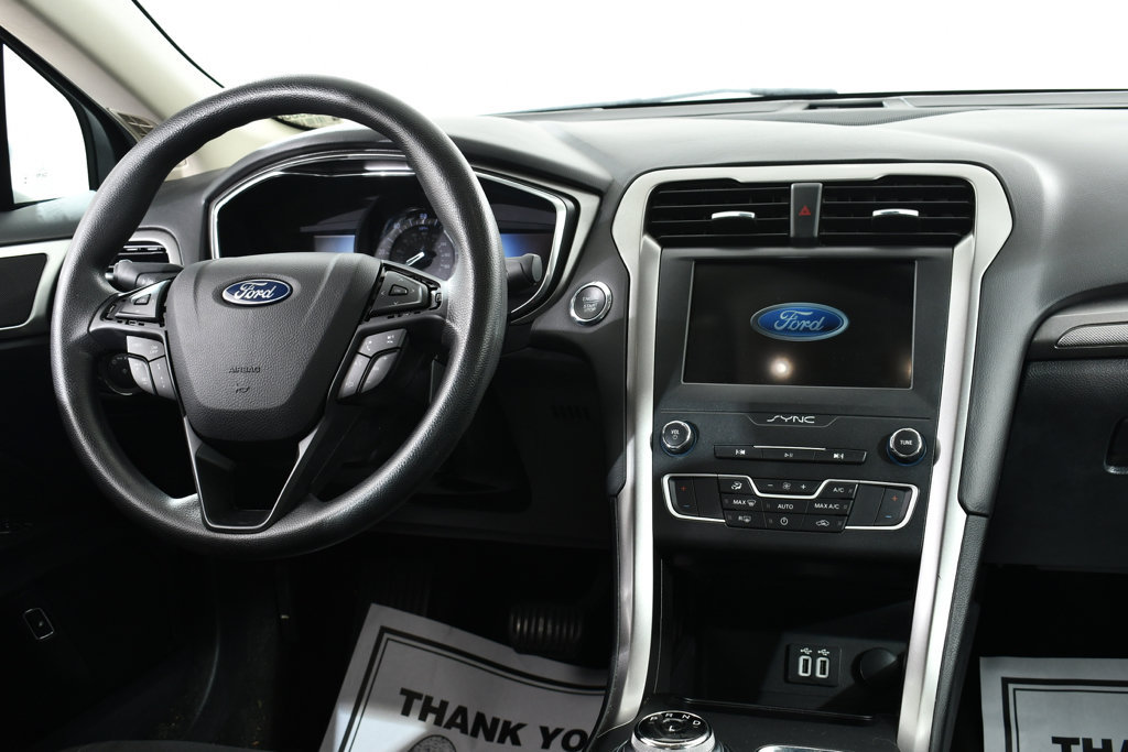 Used 2020 Ford Fusion SE FWD image 8
