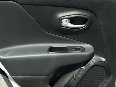 Used 2023 Jeep Renegade Latitude AWD/4WD image 22