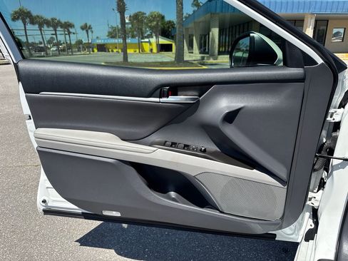 Used 2022 Toyota Camry XSE w/ Navigation Package image 10