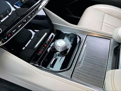 Used 2024 Jeep Wagoneer L Series II w/ Flexible Seating Group image 13