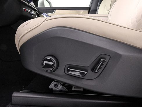 New 2025 Volvo XC90 B6 Core w/ Climate Package image 21