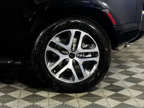 New 2026 Land Rover Defender 110 X-Dynamic SE image 13