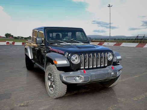Used 2020 Jeep Gladiator Rubicon AWD/4WD image 2
