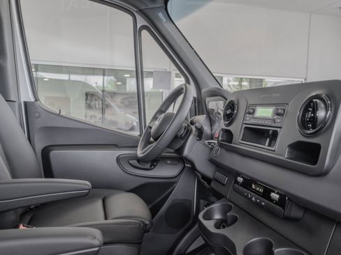 New 2025 Mercedes-Benz Sprinter 2500 image 18