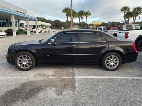 Used 2010 Chrysler 300 C w/ Luxury Group II image 4