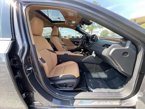 Used 2025 Lexus ES 350 w/ Premium Package image 24