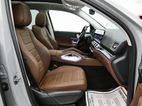 Used 2024 Mercedes-Benz GLS 580 GLS 580 w/ Exclusive Wood Trim Package image 17