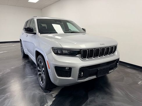 Used 2024 Jeep Grand Cherokee Overland AWD/4WD image 22