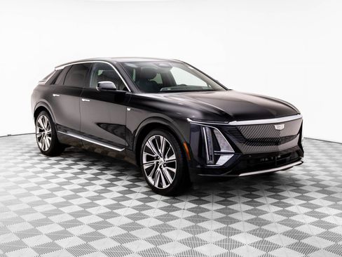 Certified 2025 Cadillac Lyriq Luxury w/ LPO, Floor Liner Package AWD/4WD image 8