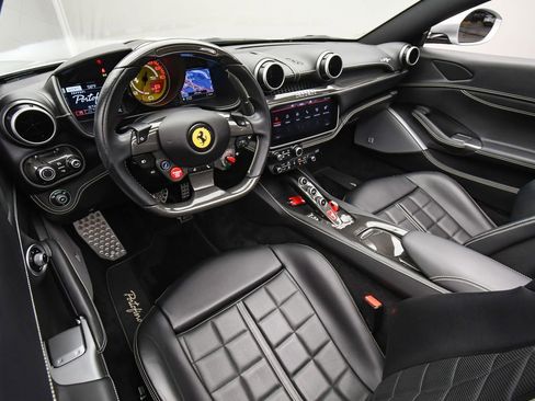 Used 2019 Ferrari Portofino image 12