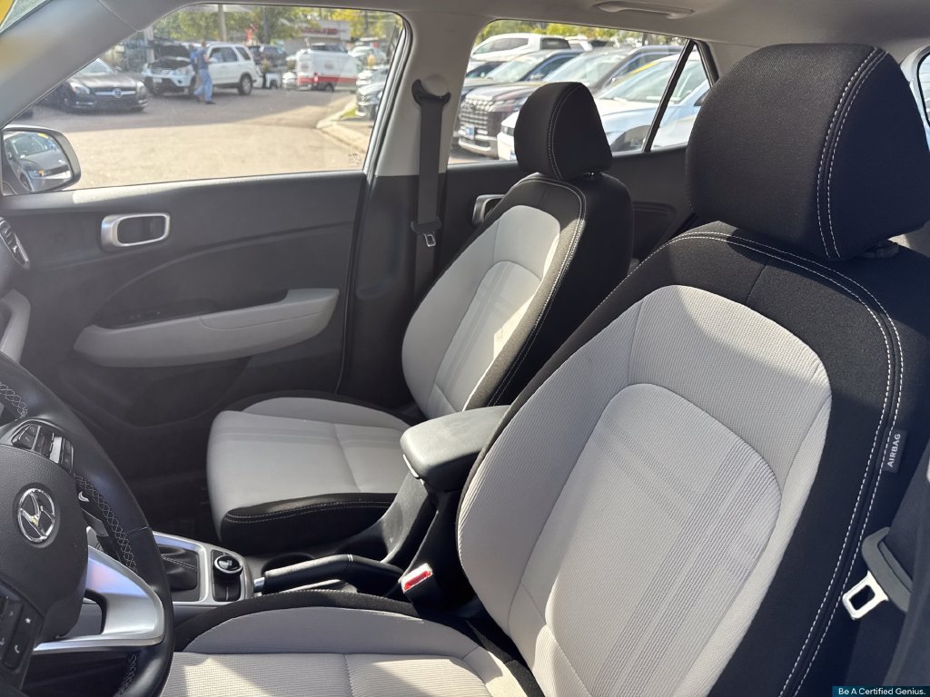 Certified 2025 Hyundai Venue SEL FWD image 41