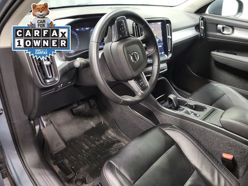 Used 2022 Volvo XC40 T4 Momentum FWD image 16