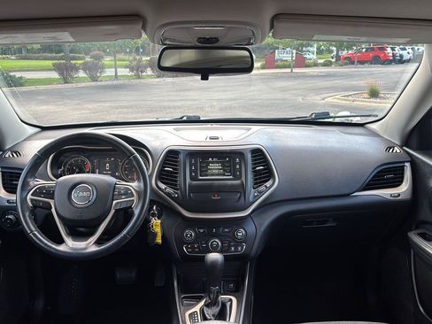 Used 2016 Jeep Cherokee Latitude FWD image 20