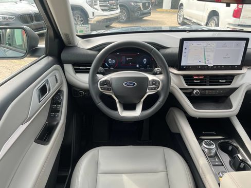 Used 2025 Ford Explorer Active w/ Active Comfort Package RWD image 11