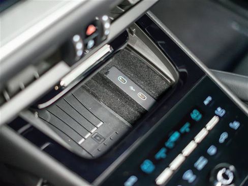 Certified 2026 Porsche Cayenne AWD/4WD image 31