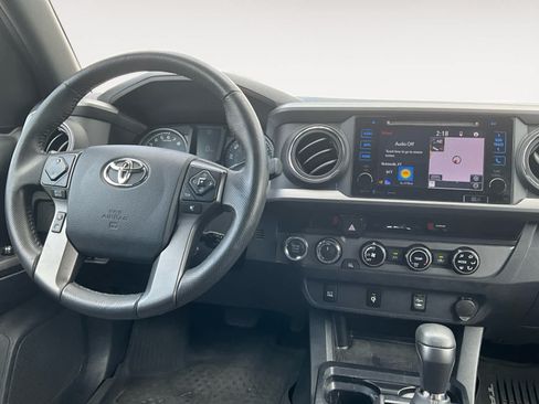 Used 2017 Toyota Tacoma TRD Off-Road w/ Tow Package (A/T) AWD/4WD image 10