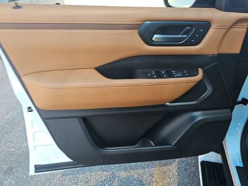 Used 2025 Nissan Armada Platinum Reserve image 10