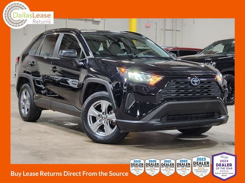 Used 2022 Toyota RAV4 LE image 1