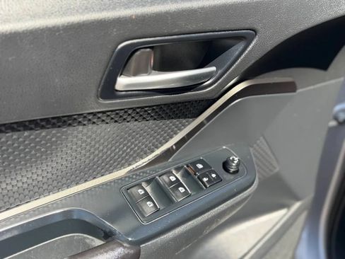 Used 2018 Toyota C-HR XLE FWD image 34